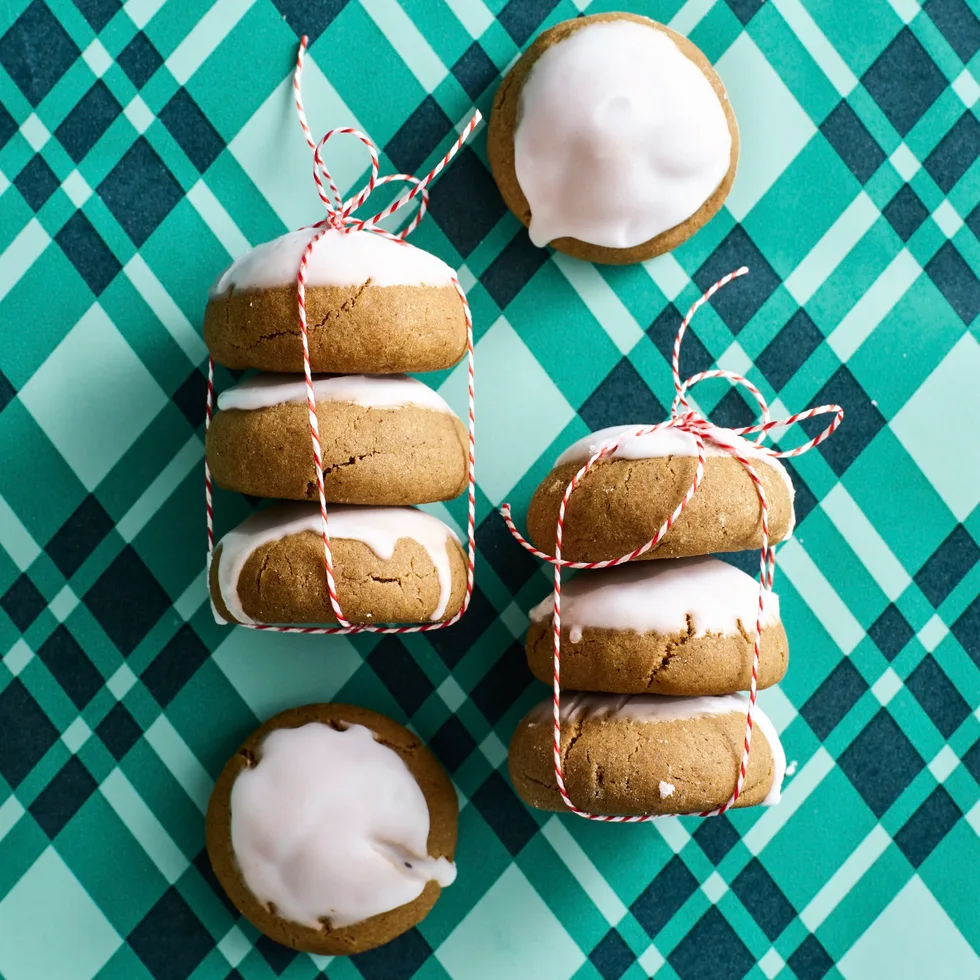 pfeffernusse tied up in kitchen string on green tartan background