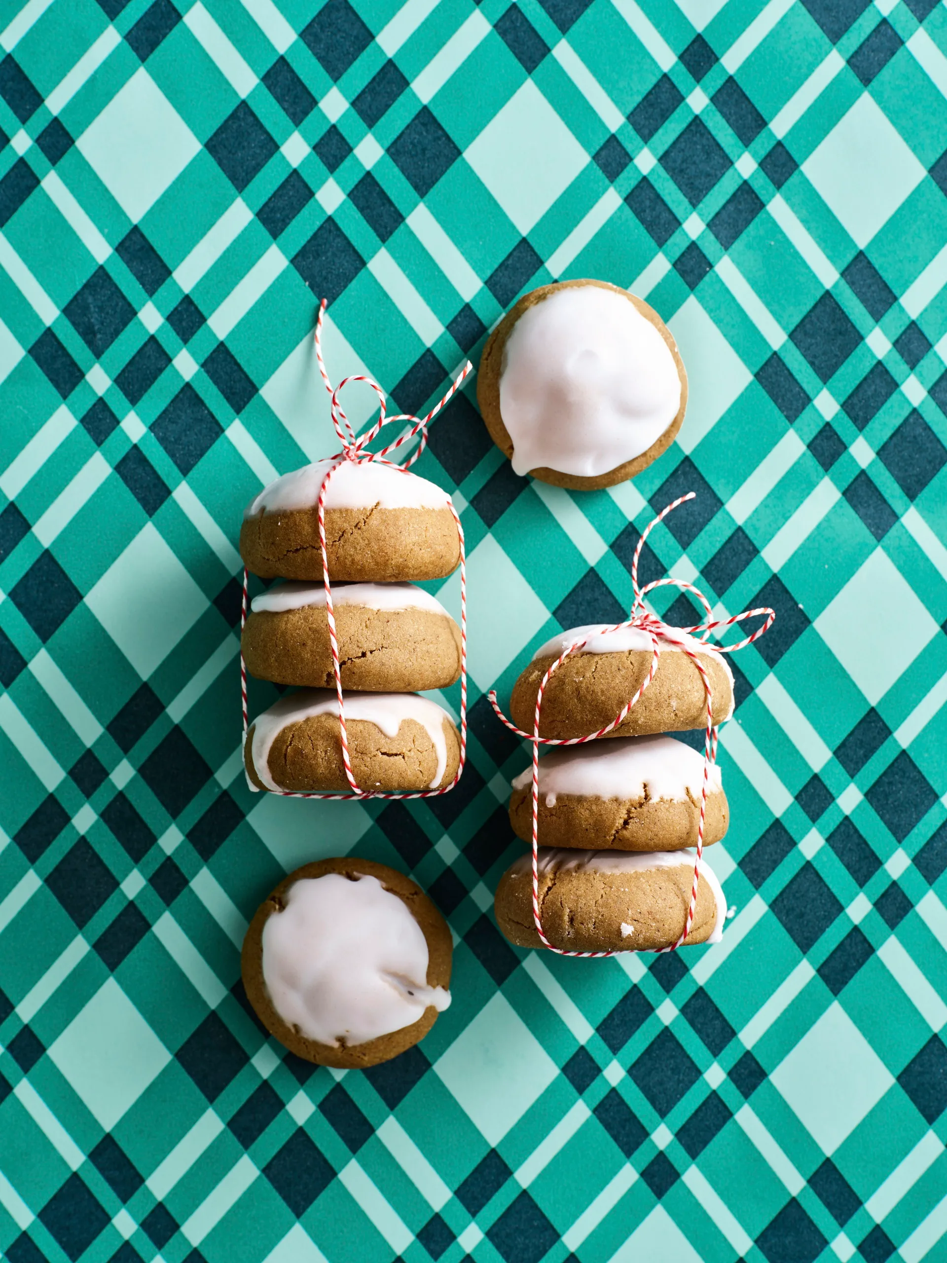 pfeffernusse tied up in kitchen string on green tartan background