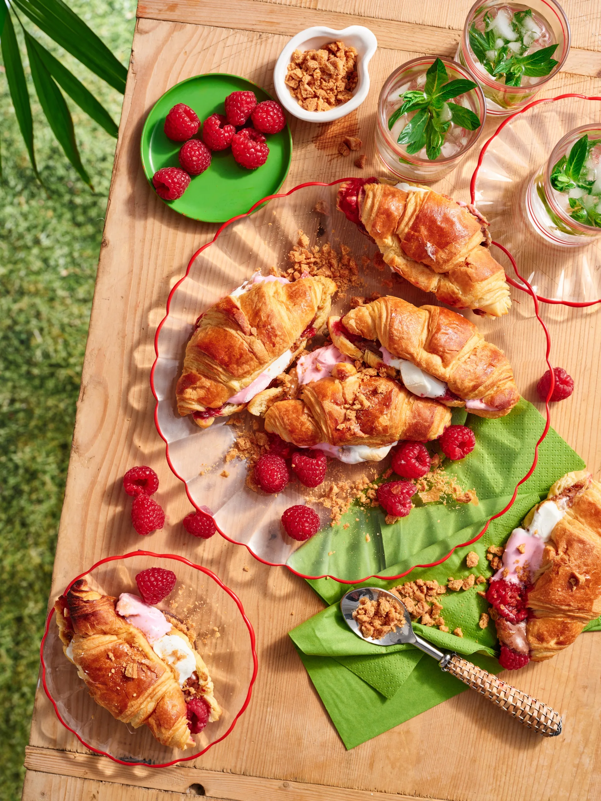 Croissant s'mores recipe with chocolate, marshmallow and Biscoff spread.