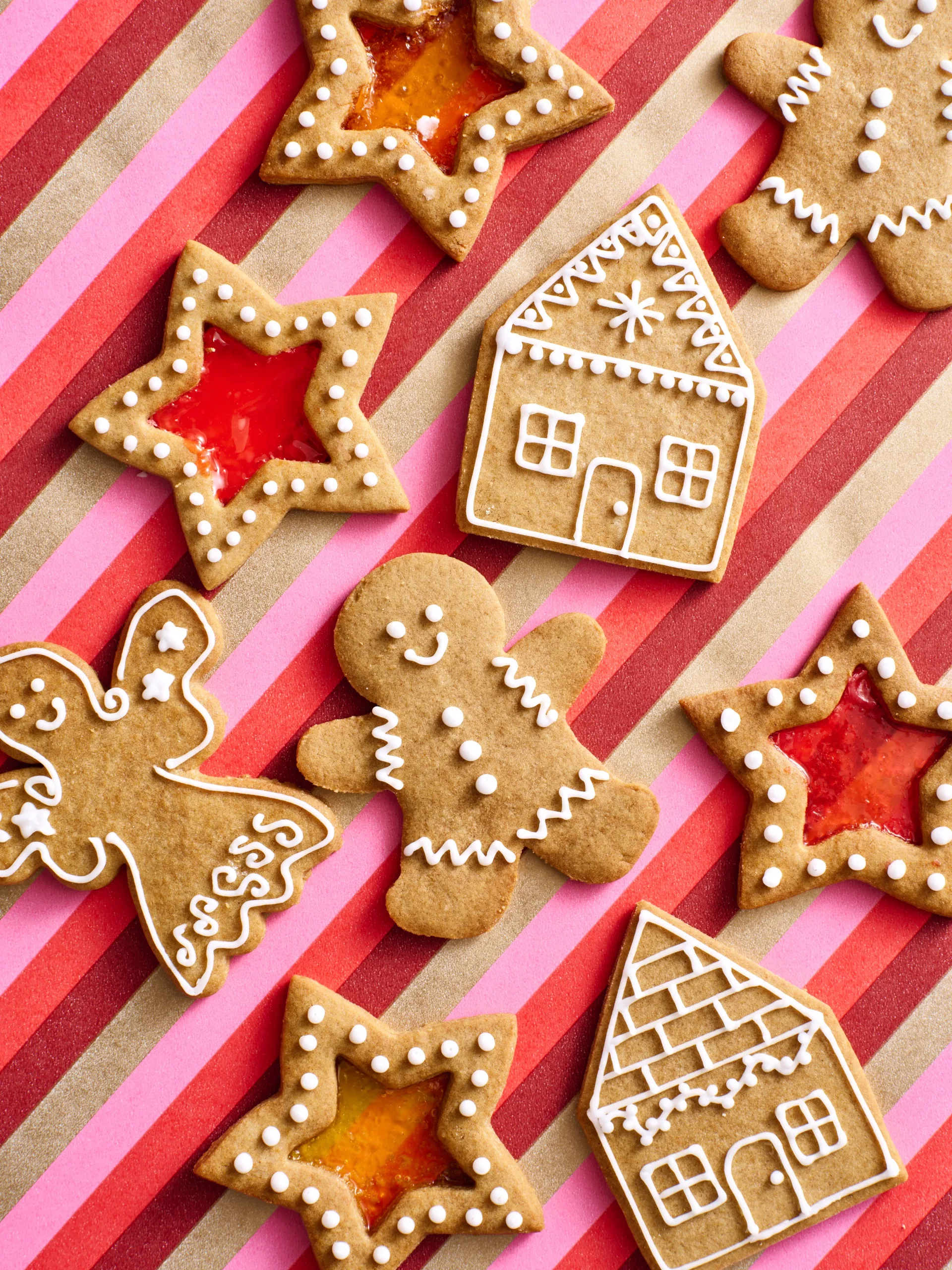 gingerbread recipe with gingerbread men stars with lolly centre and gingerbread 2D houses on stripy pink and red tablecloth