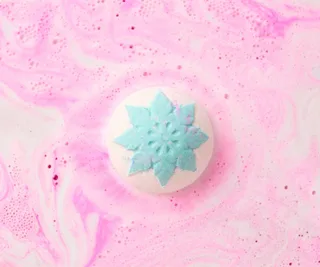 Snow Fairy bath bomb, Lush