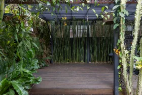 The dark deck before Melissa King's garden makeover.