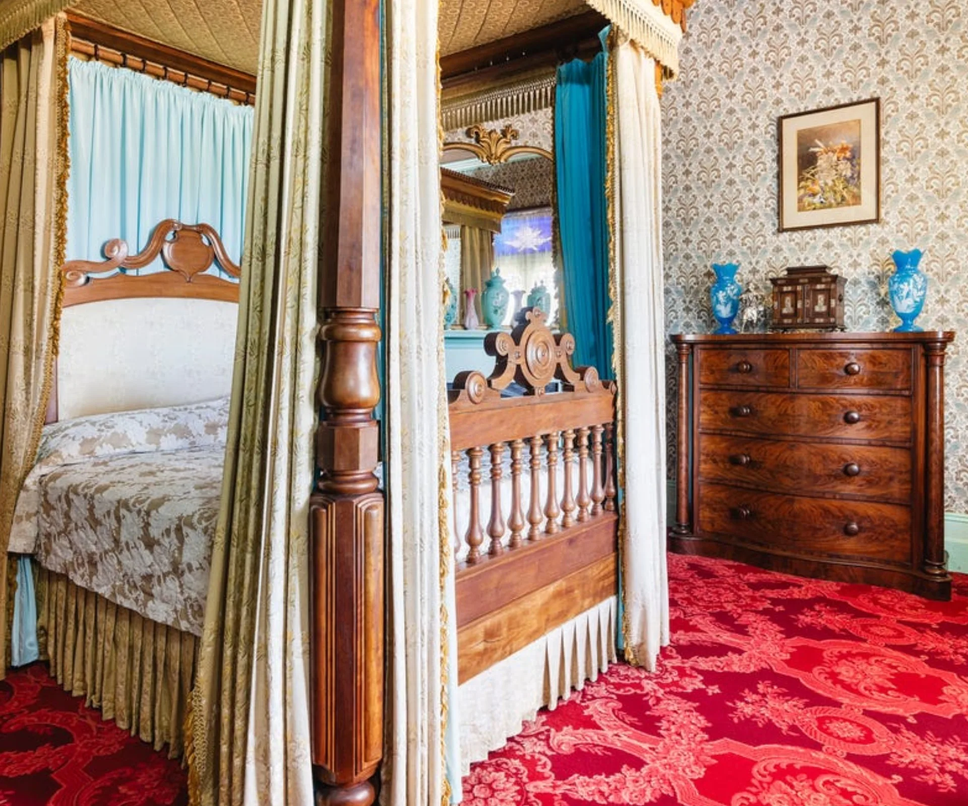 Master bedroom in Monte Cristo homestead in Junee, NSW