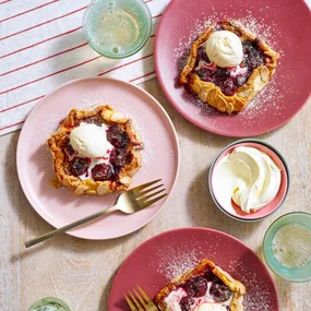 air fryer cherry and almond tarts