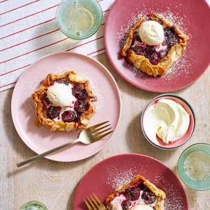 air fryer cherry and almond tarts
