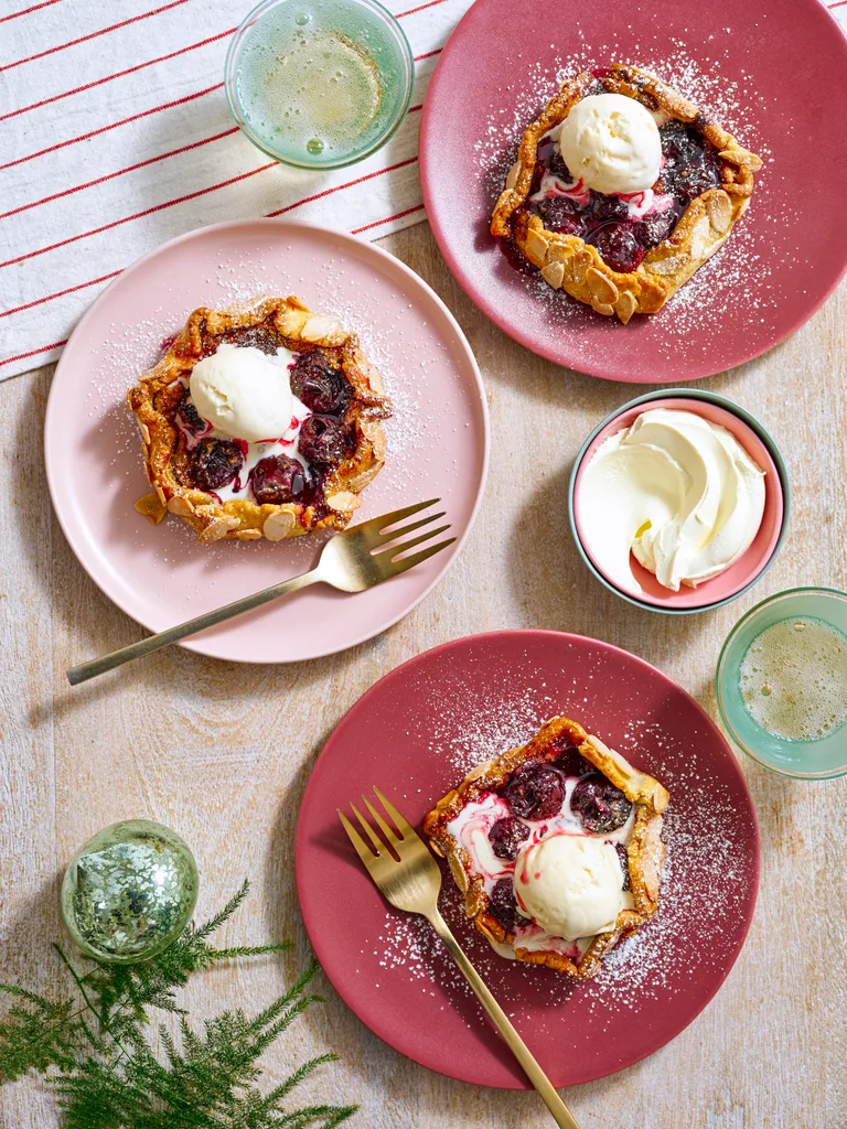 air fryer cherry and almond tarts