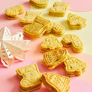 pistachio christmas biscuits