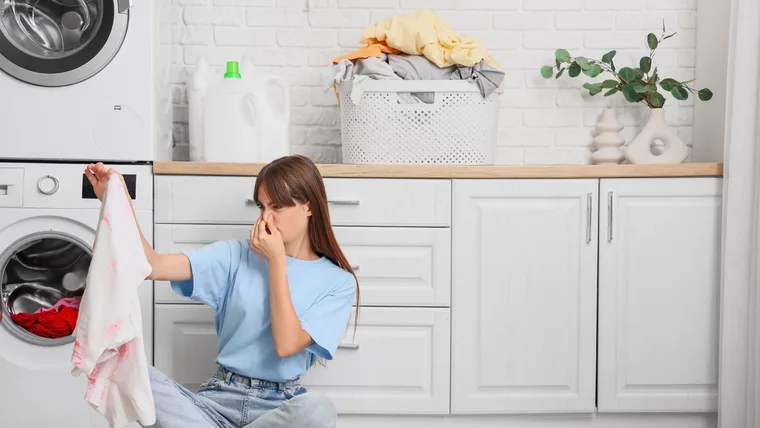 stinky musty smelling clothes