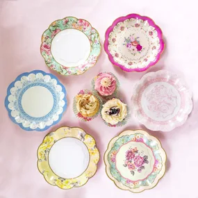 24 Vintage Floral Paper Plates with Scalloped Edge