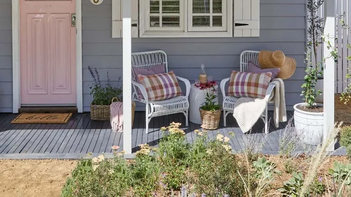 8 small acts of kindness that can make a big difference to the people around you