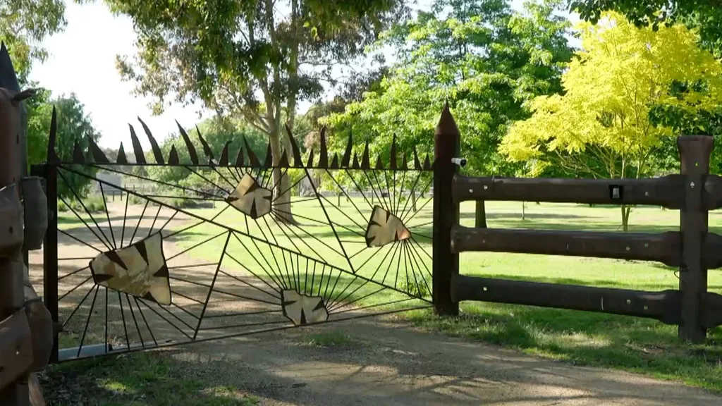 Millie savage front welded gate