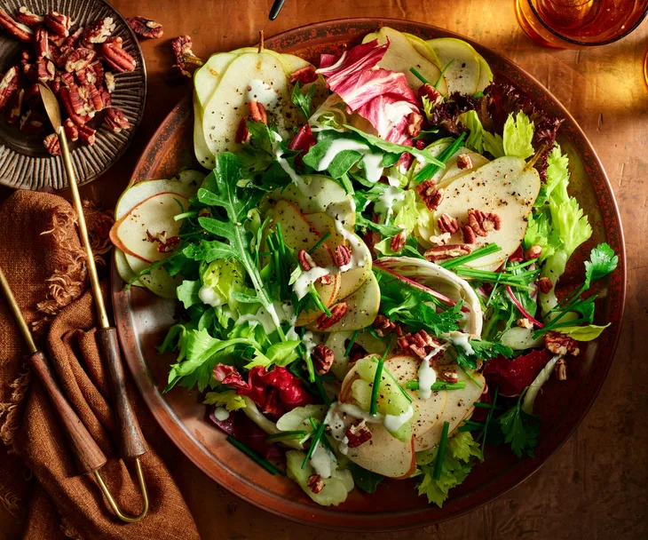 Need a quick dinner? This pear and leaf salad with creamy blue cheese dressing will not disappoint