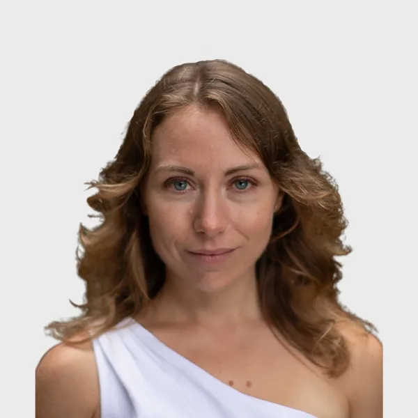 Headshot of Amy Bradney-George - Deals Editor.