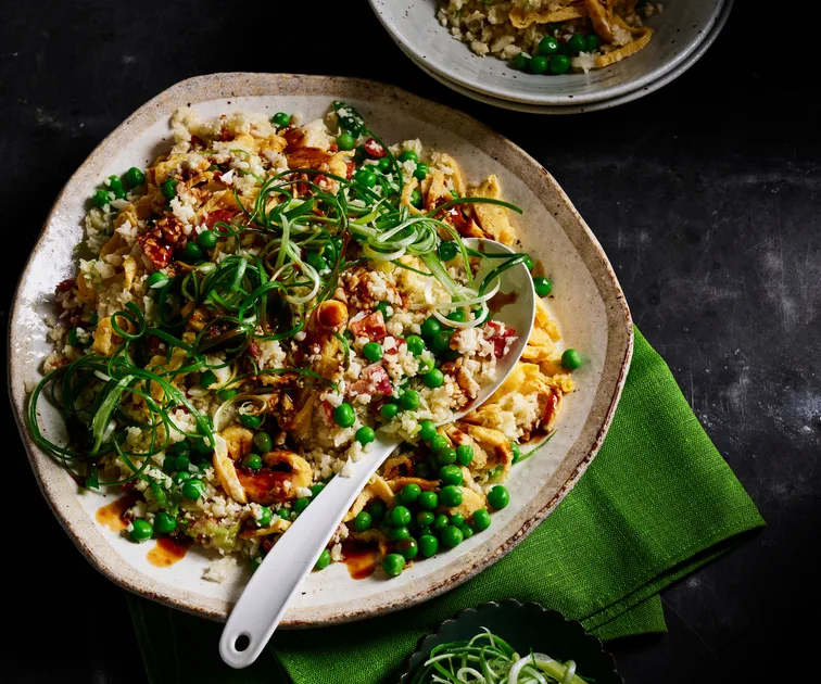 This cauliflower fried rice will be ready in 20 minutes, and is easier and healthier than normal rice