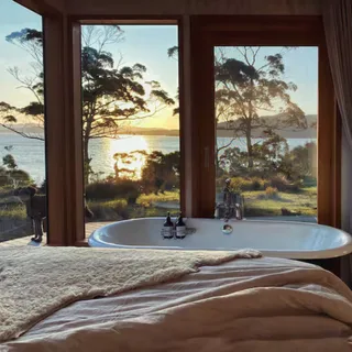The Hide, Private Waterfront Cabin