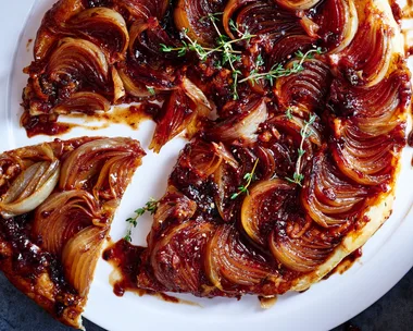 french onion soup mix tarte tatin with onions caramelised on top of tart and single slice cut out