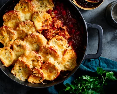 Chuck steak casserole with cheesy garlic bread topping