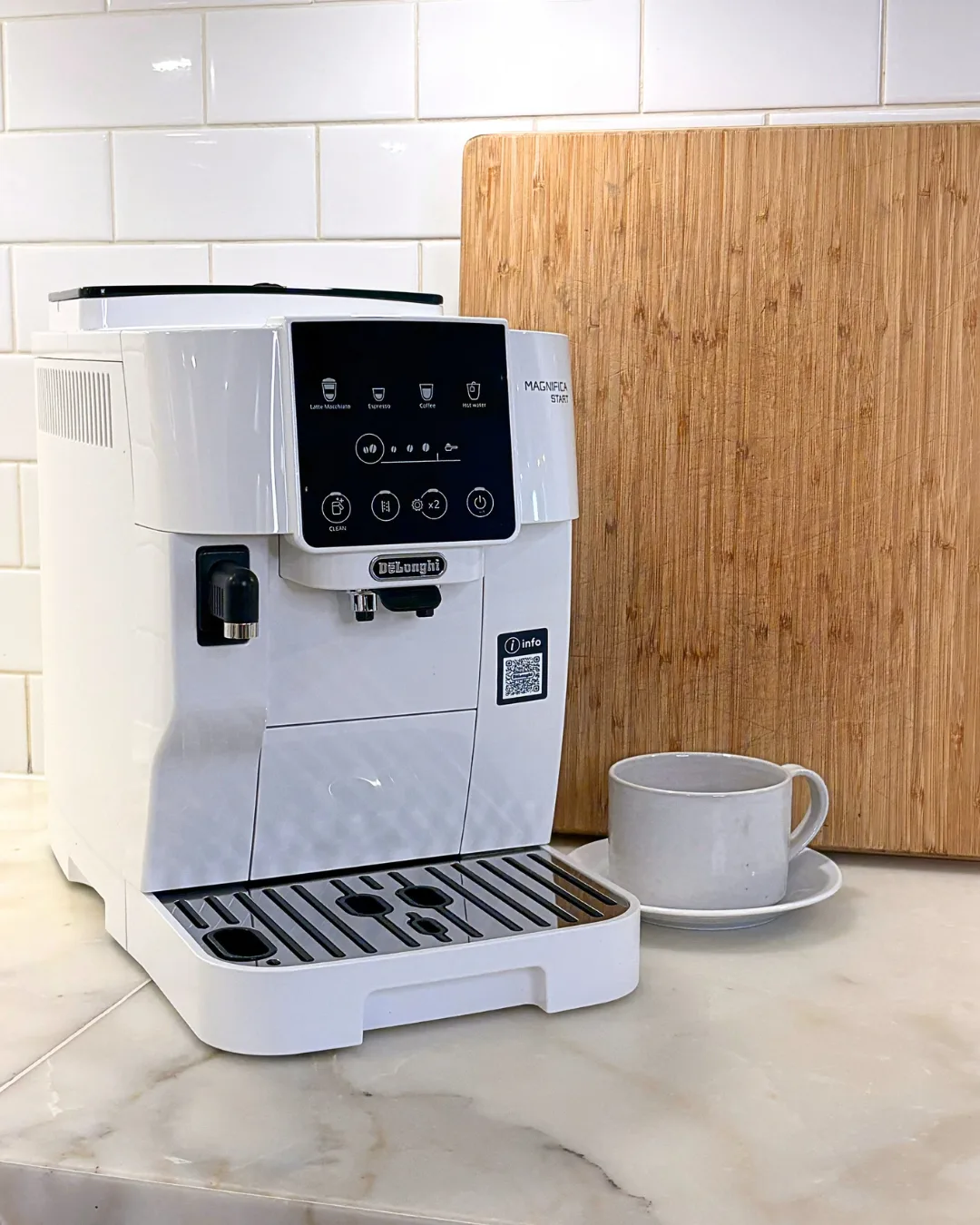 De'Longhi Magnifica Start Coffee Machine Review + Fully Automatic Coffee Machine + Beginner