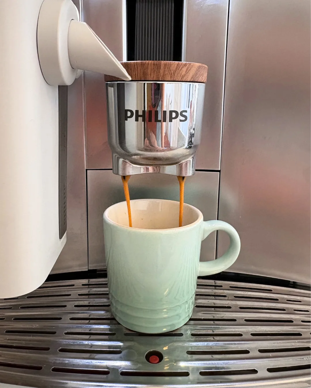 Philips Cafe Aromis 8000 Series Review + Espresso Pour Test