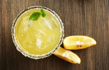 Fizzy and tropical Mother’s Day ‘Hula-roo’ cocktail