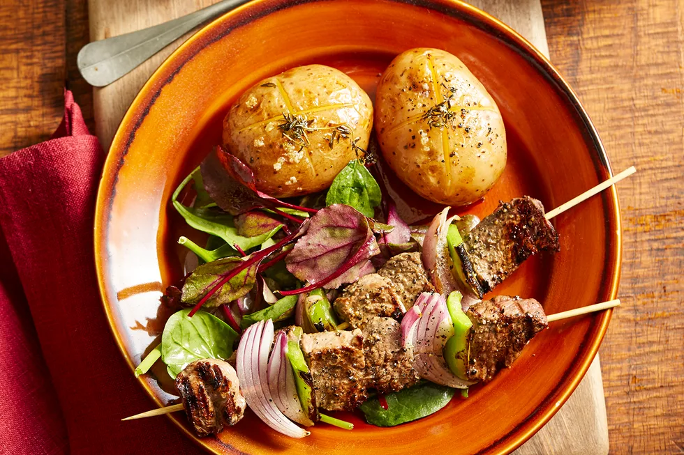 Bush-spiced beef skewers