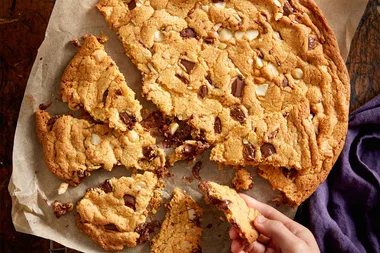 Giant macadamia and chocolate cookie