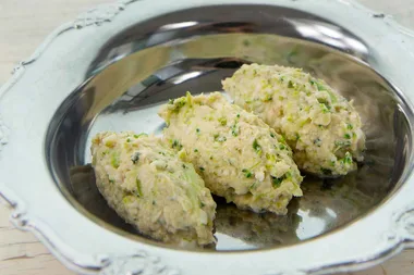 Meow-thfuls of goodness: salmon cat food recipe