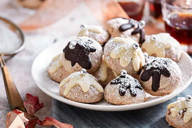 Hazelnut meringue puddings