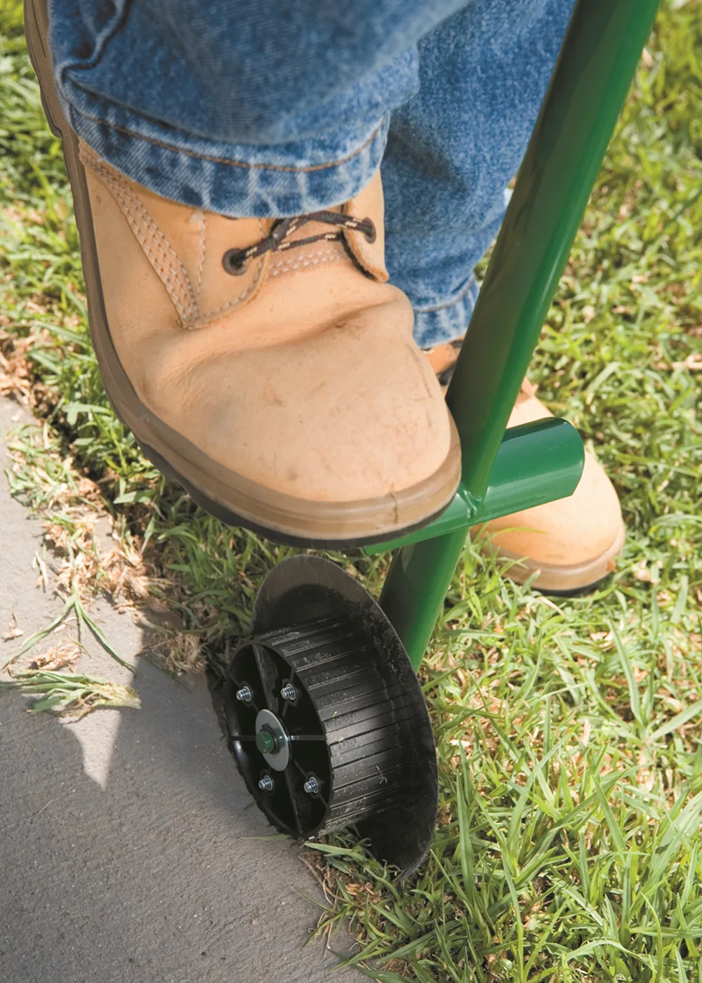 9 must-know solutions to repair your lawn