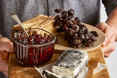 Spiced sweet and sour blueberry chilli sauce