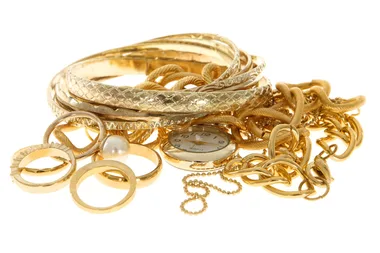 This bizarre trick will stop your jewellery from tangling while travelling