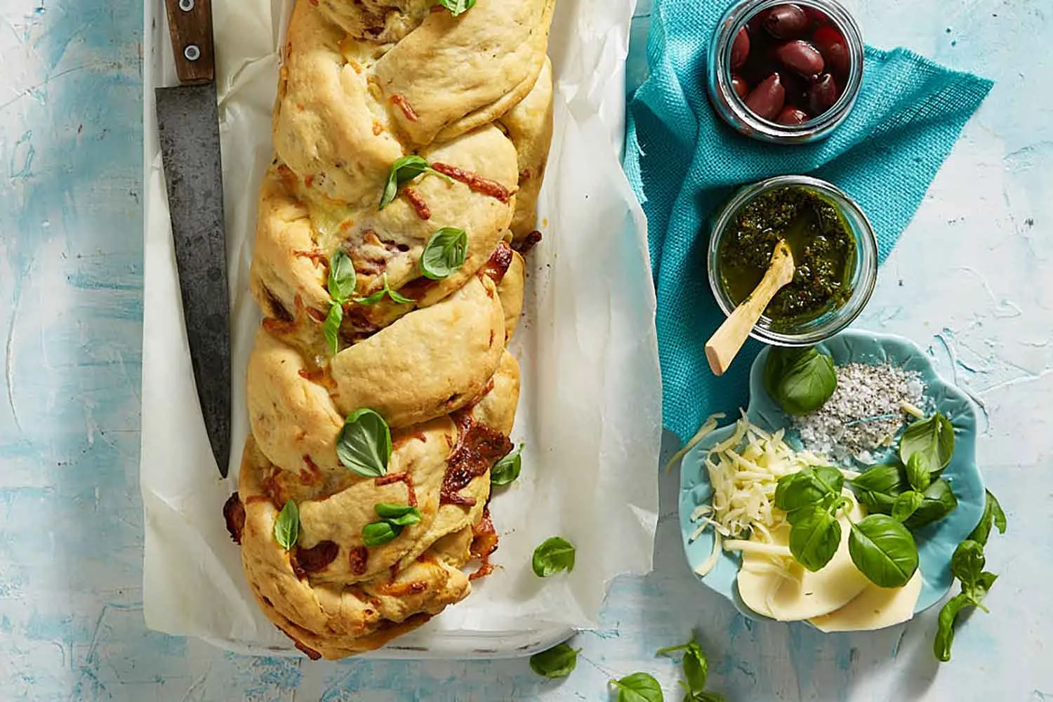 Pulled pork pizza bread