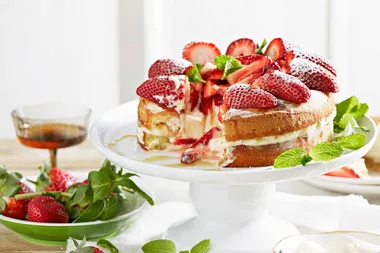Strawberry daiquiri cake