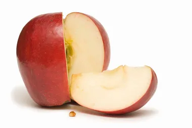 Mum’s genius method for stopping cut apples from going brown