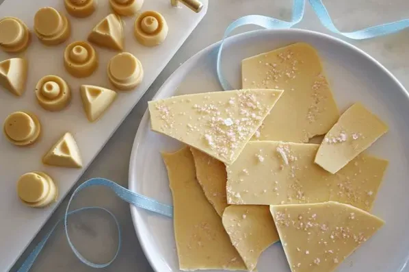 How to make cheat’s Caramilk chocolate in 6 steps