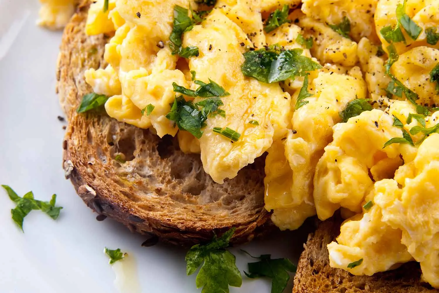 How to make scrambled eggs in the microwave