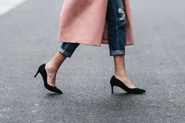 How to safely clean suede shoes, using a product you already have at home