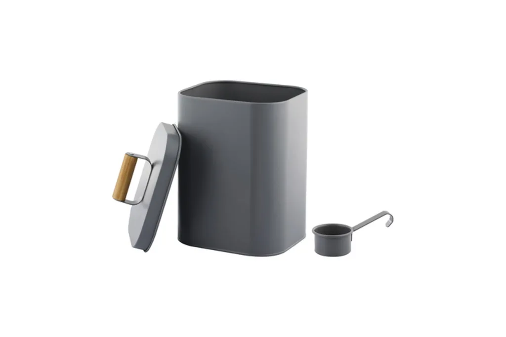 Laundry powder tin with bamboo handle