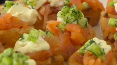 Mini yorkshire puddings with scottish-style salmon filling