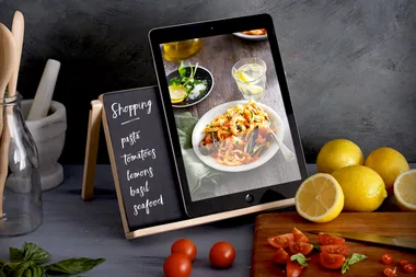 DIY iPAD dock with chalkboard