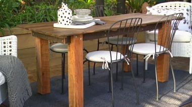 Upcycled furniture: fence paling table