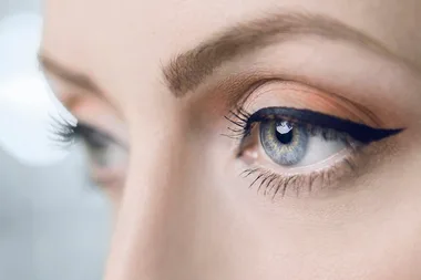 eyeliner eye ball