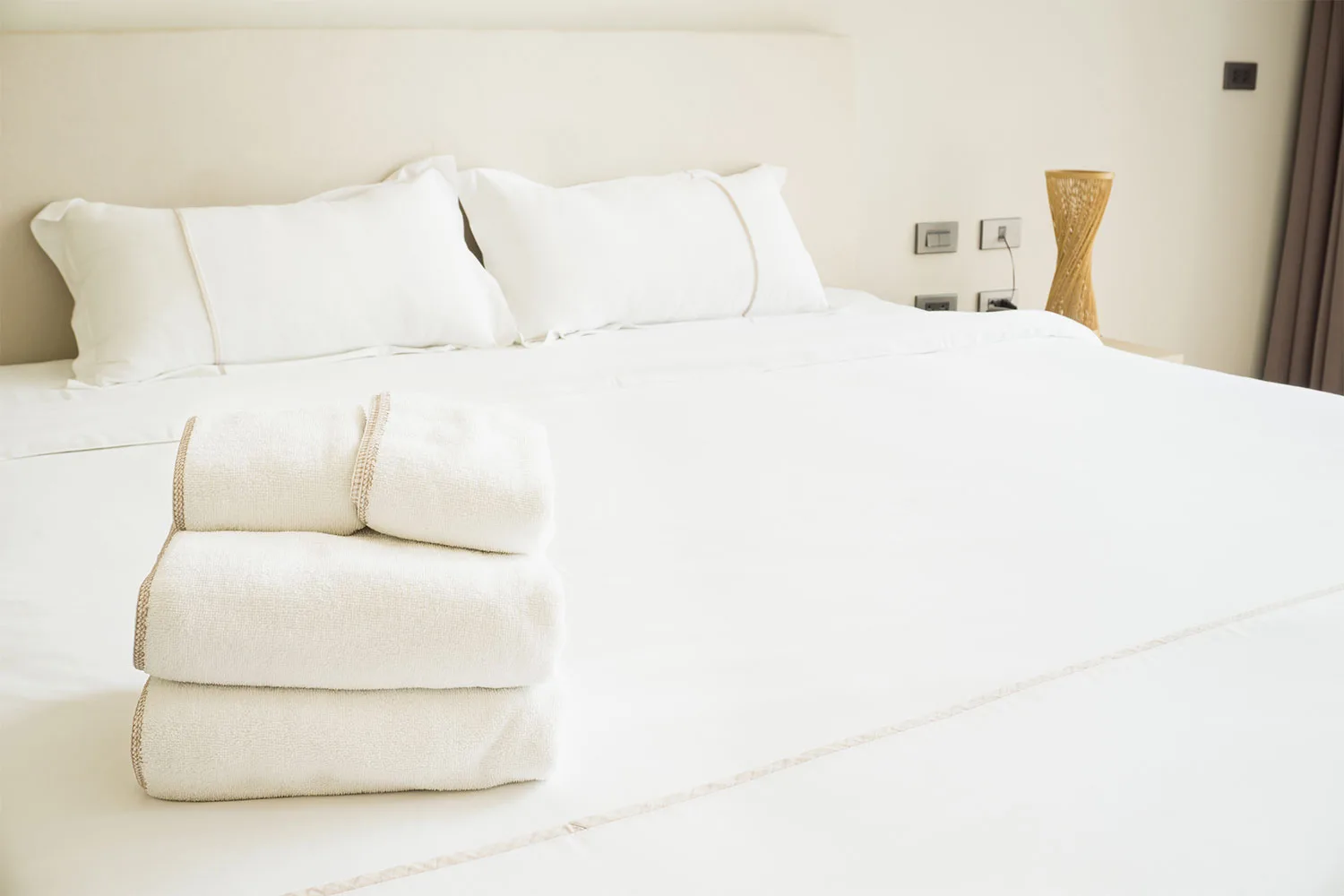 Bed with clean white sheets