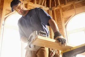 builder cutting wood with jigsaw
