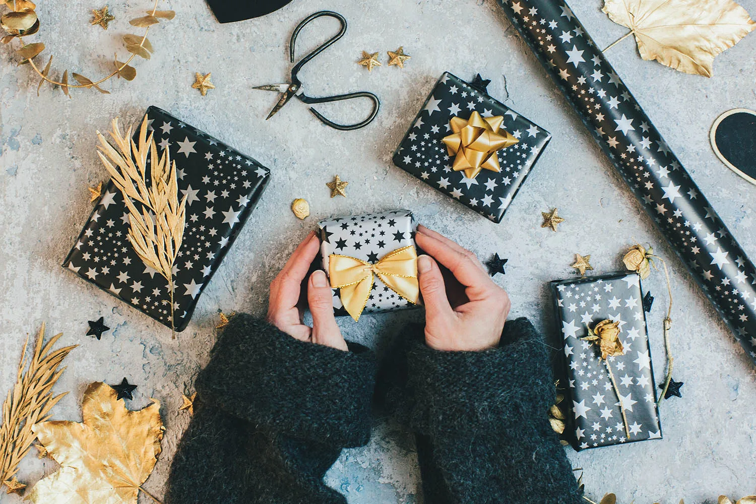 How to wrap your Christmas gifts like a professional