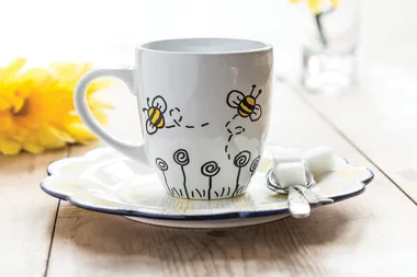 How to give old mugs a makeover in less than 30 minutes