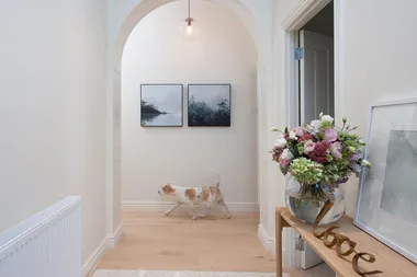 Decorating tips for dressing up your hallway