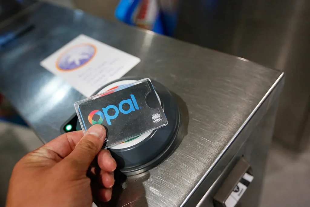 tapping on to sydney train with opal card