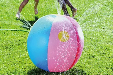 Sprinkler blow up ball