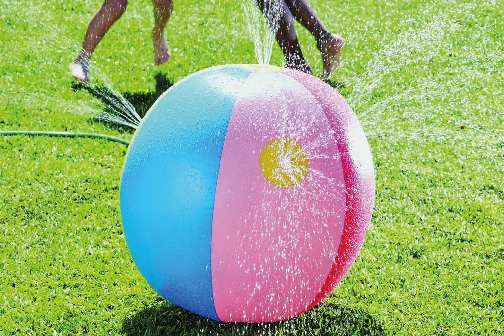 Sprinkler blow up ball